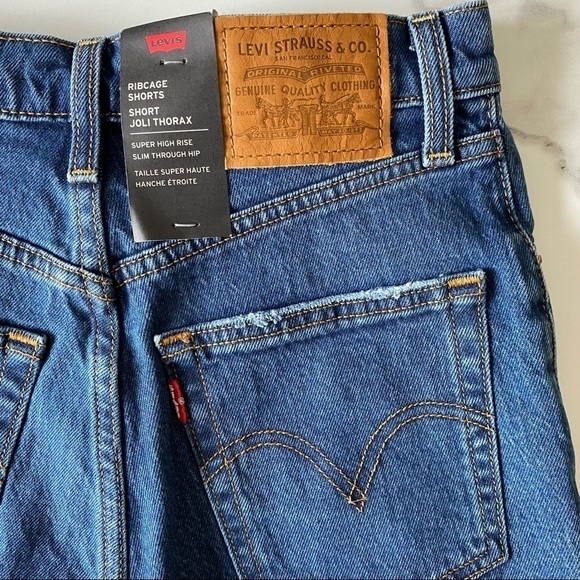 NEW Levi’s Ribcage Cutoff Distressed Jean Shorts - Picture 9 of 12